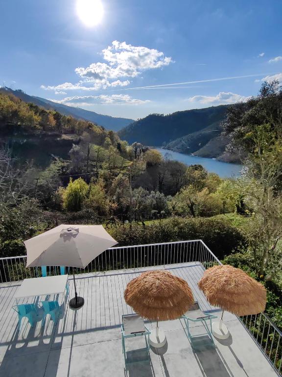 https://www.booking.com/hotel/pt/vale-da-misarela.pt-pt.html?aid=1610685&label=pt-z07xtg7FOo2pbtHxmunc_wS480095434535%3Apl%3Ata%3Ap1%3Ap2%3Aac%3Aap%3Aneg%3Afi%3Atikwd-3191771437%3Alp20866%3Ali%3Adec%3Adm%3Appccp%3DUmFuZG9tSVYkc2RlIyh9YcTrZg6rgS-QrwXL1eMo4Rw&sid=f562f2cca0832674cf2a0d548226d403&age=15&age=16&age=16&age=16&age=16&all_sr_blocks=980538201_370313878_6_0_0&checkin=2024-07-18&checkout=2024-07-20&dest_id=900040488&dest_type=city&dist=0&group_adults=1&group_children=5&hapos=2&highlighted_blocks=980538201_370313878_6_0_0&hpos=2&matching_block_id=980538201_370313878_6_0_0&no_rooms=1&req_adults=1&req_age=15&req_age=16&req_age=16&req_age=16&req_age=16&req_children=5&room1=A%2C15%2C16%2C16%2C16%2C16&sb_price_type=total&sr_order=popularity&sr_pri_blocks=980538201_370313878_6_0_0__29070&srepoch=1712180848&srpvid=0ff4992b7a530179&type=total&ucfs=1&activeTab=main