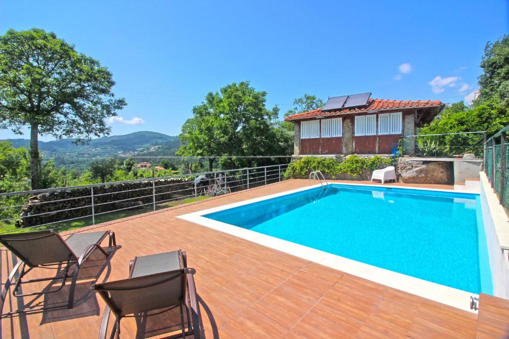 https://www.booking.com/hotel/pt/casa-roupar.pt-pt.html